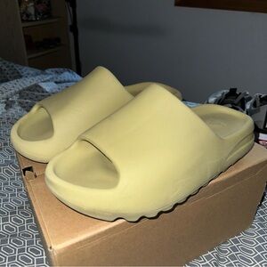 Yeezy Slide - Resin (Men’s 9.0)